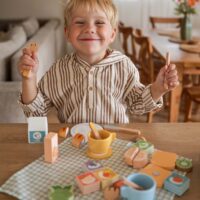 Tooky Toy medinis pikniko rinkinys lagamine su aksesuarais