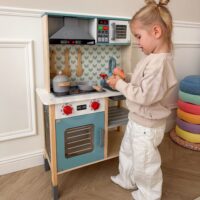 Tooky Toy moderni medinė virtuvėlė su šviesomis