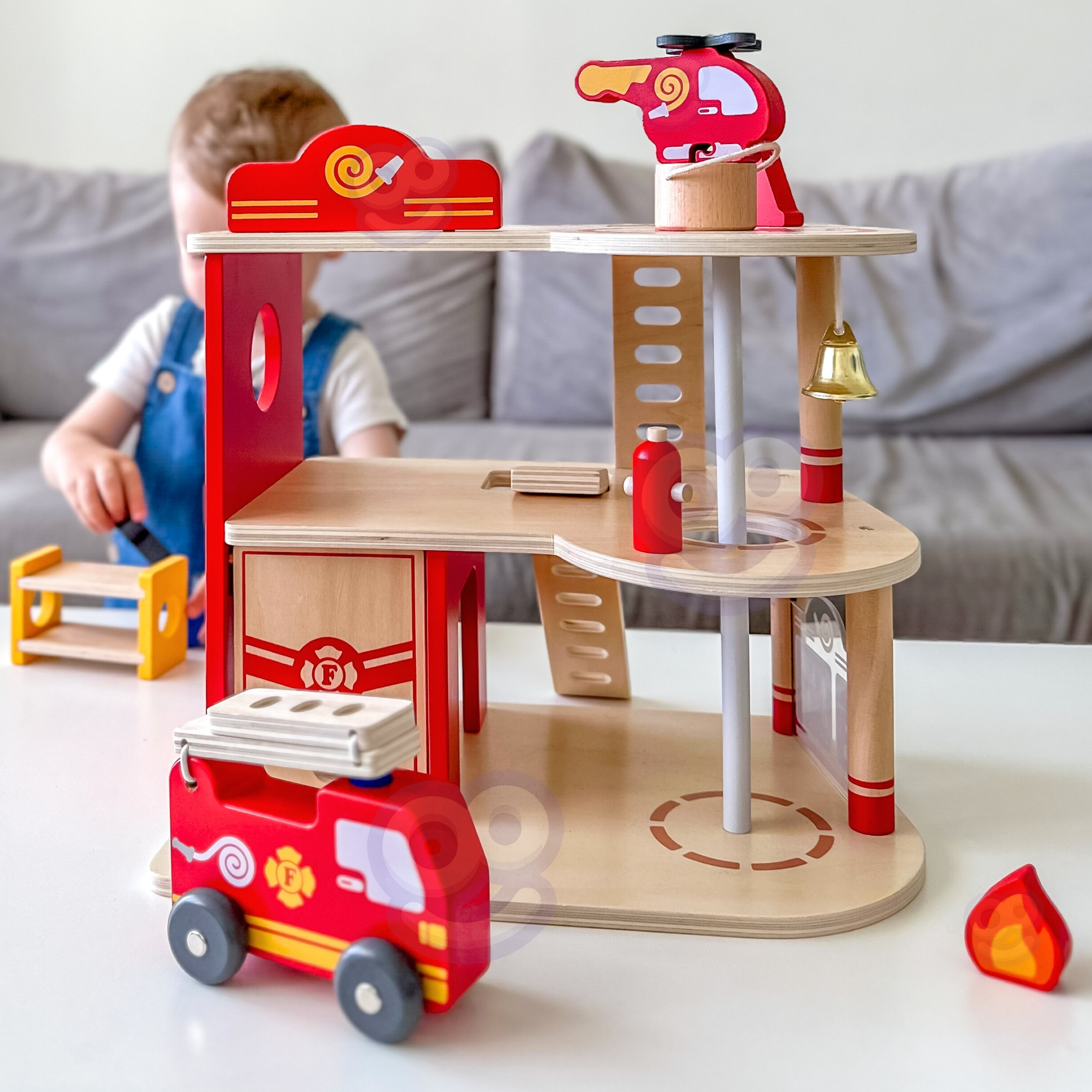 sraigtasparniu ir figūrėlėmis