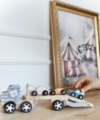 Viga medinė autovežė su automobiliais