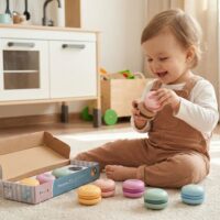 Viga mediniai makaronikai – 6 spalvingi desertai su lipdukais