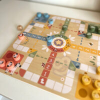 Woopie Green medinis 2‑in‑1 stalo žaidimas: „Činčinas (Ludo)“ + „Išlaisvink gyvūnėlius“