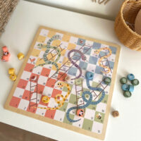 Woopie Green medinis 2‑in‑1 stalo žaidimas: „Činčinas (Ludo)“ + „Išlaisvink gyvūnėlius“