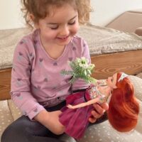 Woopie ROYAL nukk Emi Fashion Collection &ndash; 30 cm elegantne nukk aksessuaaridega