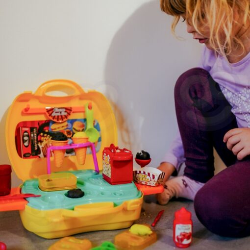Woopie kūrybinis užkandžių baro rinkinys su ciastolina lagamine (3+)