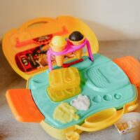 Woopie kūrybinis užkandžių baro rinkinys su ciastolina lagamine (3+)