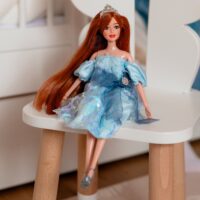 Woopie lėlė Emi su žydra suknele