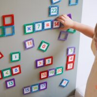 Woopie magnetinės edukacinės kaladėlės – su skaičių kortelėmis ir spalvotais kvadratais