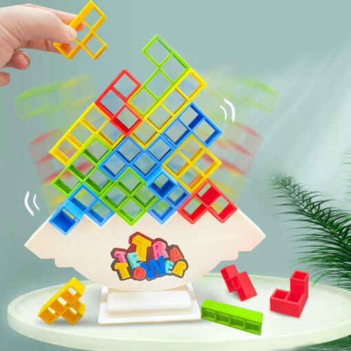 Tetris – loginis ir motorikos žaidimas su balansavimo pagrindu ir kortelėmis