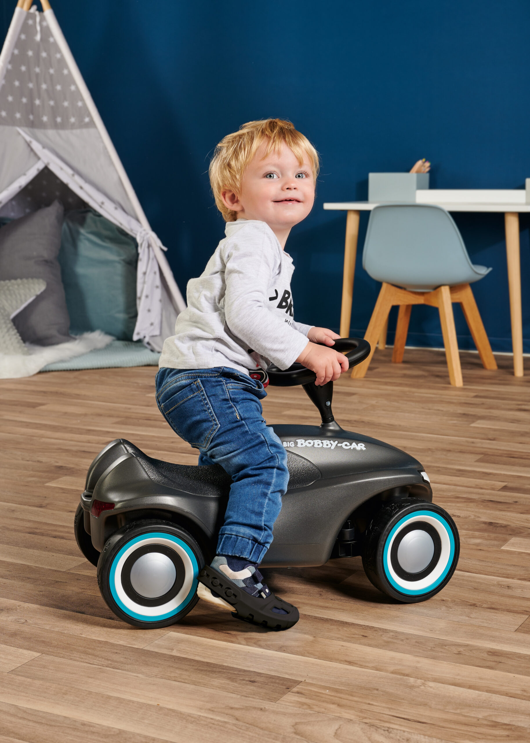 BIG juodos guminės batų apsaugos pasispiriamam automobiliui Bobby Car