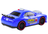 Sportinis automobilis su šviesomis