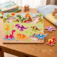 TOOKY TOY medinė dinozaurų dėlionė su laikikliais