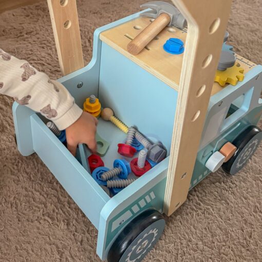 TOOKY TOY medinis stumdukas su dirbtuvėmis ir įrankių komplektu