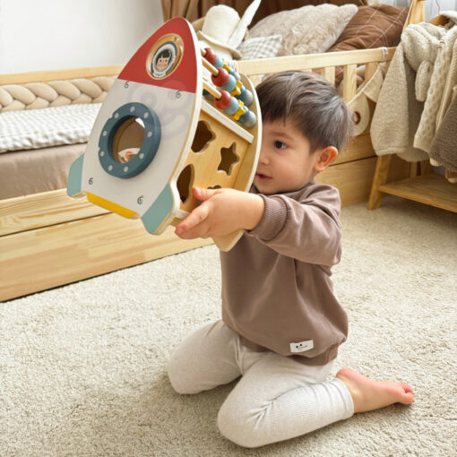 Tooky Toy medinė kosminė aktyvumo raketa su 6 funkcijomis