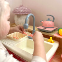 WOOPIE 2in1 interaktyvi virtuvės plautuvė su vandens kranu ir kaitlente